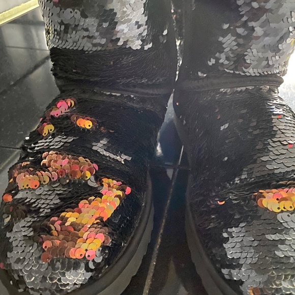 UGG Classic II Short Glitter Boots - Picture 2 of 9